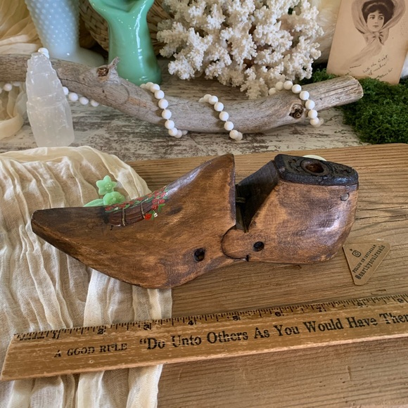 Antique Wood Shoe Form 🍓 - Picture 5 of 9